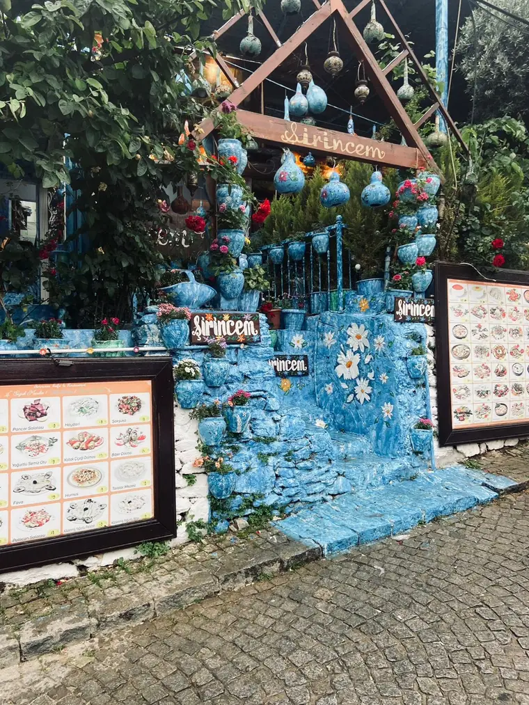 Кафе в деревне Шириндже